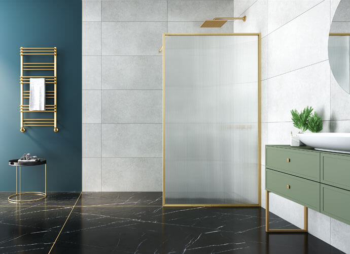 Fijo de ducha perfil acabado oro mate con Vidrio Wavy a medida Profiltek fn2001