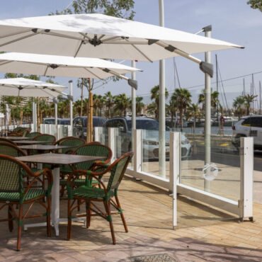 Sistema paravientos de cristal para terrazas