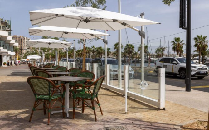 Sistema paravientos de cristal para terrazas