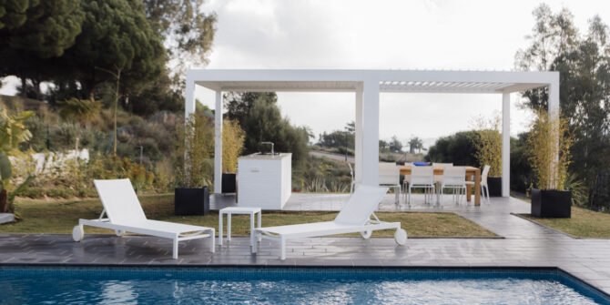 Pérgola bioclimática instalada en terraza